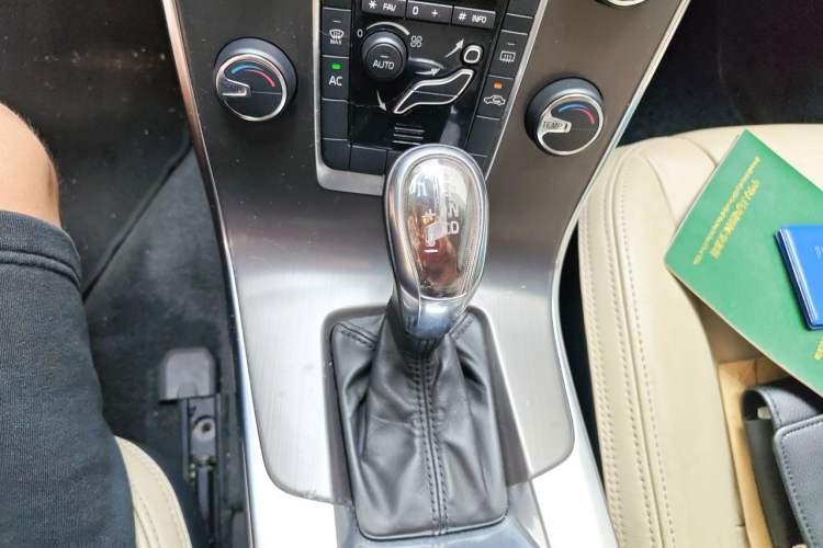 Used Volvo V60 2013 T5 Smart Edition Gear Lever