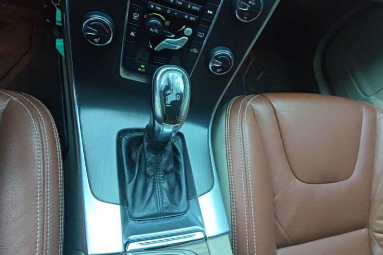 Used Volvo V60 2013 T5 Prestige Edition Gear Lever