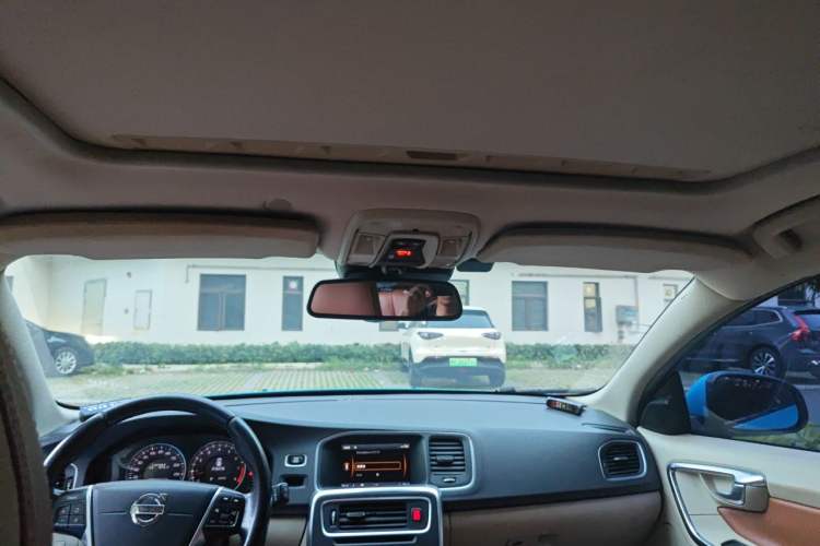Used Volvo V60 2013 T5 Prestige Edition Headliner