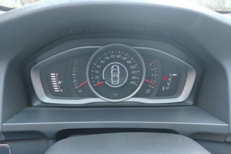 Used Volvo V60 2013 T5 Zhiya Edition Instrument Cluster