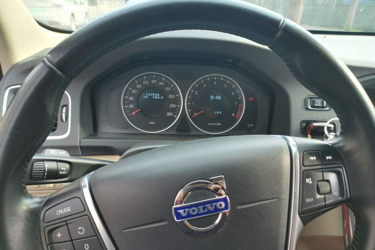 Used Volvo V60 2013 T5 Zhiya Edition Instrument Cluster