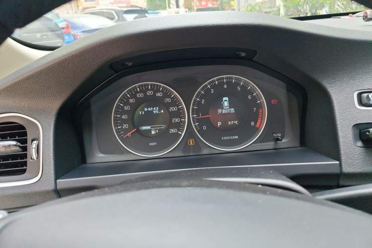 Used Volvo V60 2013 T5 Smart Edition Instrument Cluster