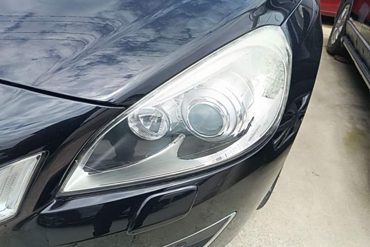 Used Volvo V60 2013 T5 Comfort Edition Left Front Headlight