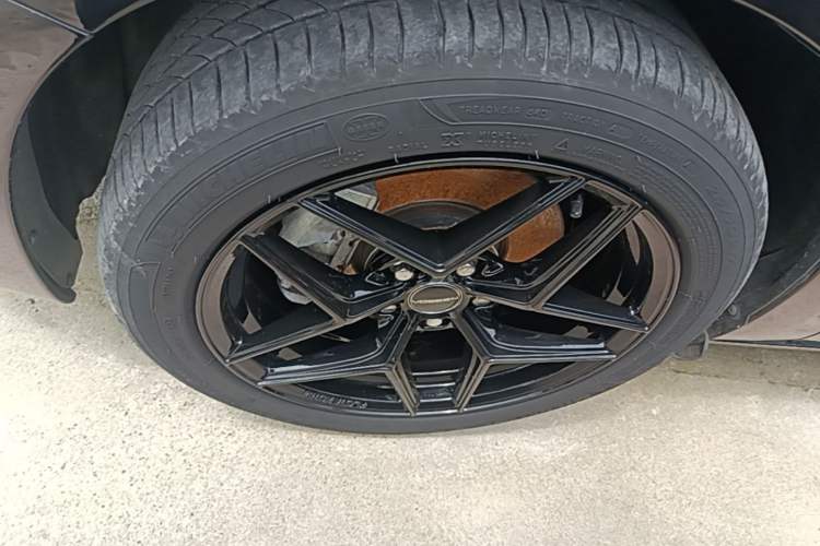 Used Volvo V60 2013 T5 Comfort Edition Left Front Wheel Hub