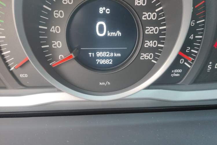 Used Volvo V60 2013 T5 Zhiya Edition Odometer Close Up