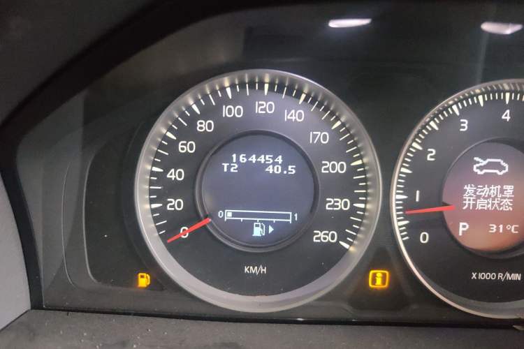 Used Volvo V60 2013 T5 Comfort Edition Odometer Close Up