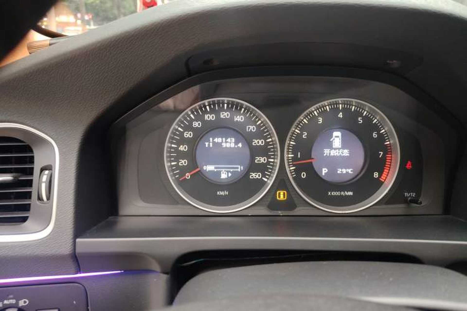 Used Volvo V60 2013 T5 Comfort Edition Odometer Close Up