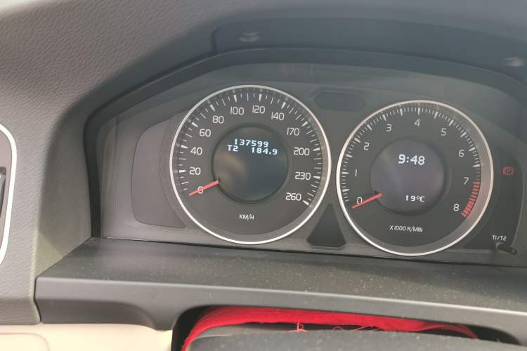 Used Volvo V60 2013 T5 Zhiya Edition Odometer Close Up