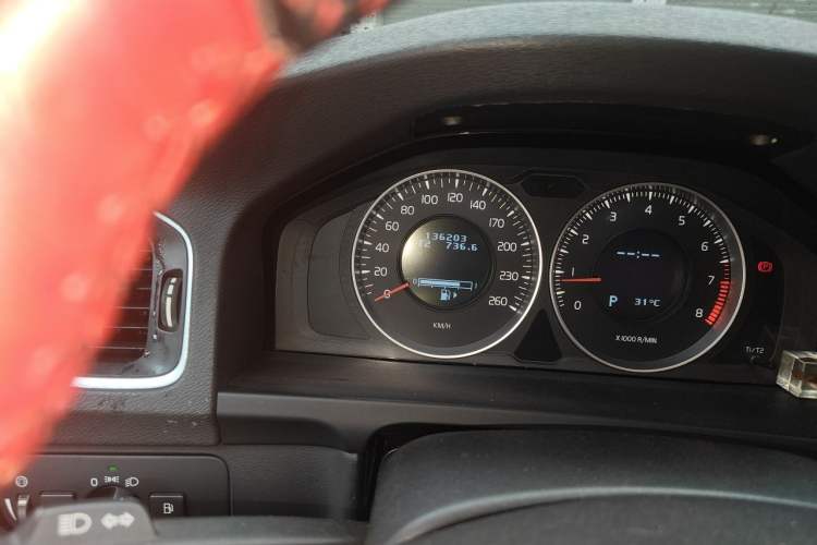 Used Volvo V60 2013 T5 Zhiya Edition Odometer Close Up