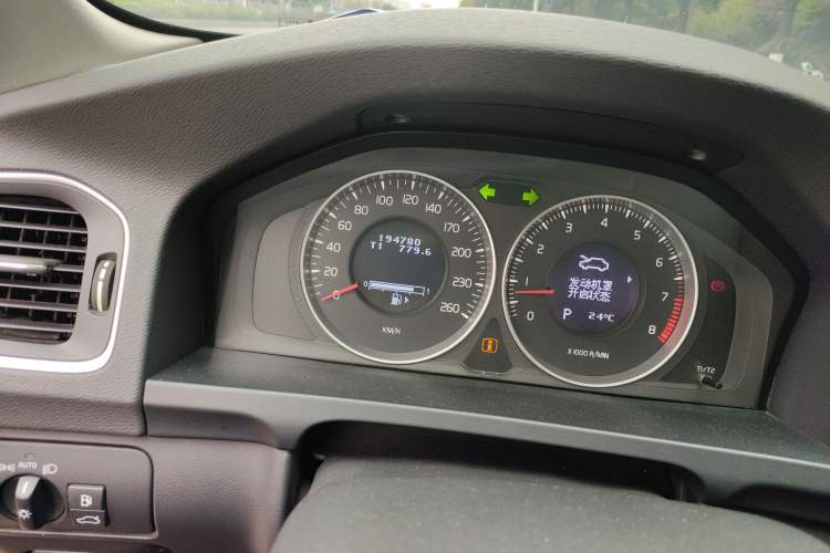 Used Volvo V60 2013 T5 Zhiya Edition Odometer Close Up