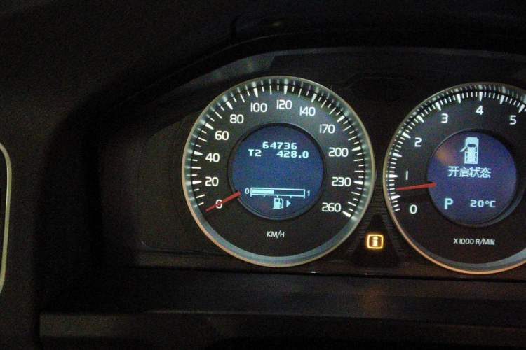 Used Volvo V60 2013 T5 Smart Edition Odometer Close Up