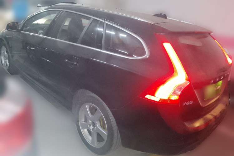 Used Volvo V60 2013 T5 Comfort Edition Rear Left 45 Deg