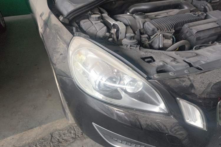 Used Volvo V60 2013 T5 Comfort Edition Right Front Headlight