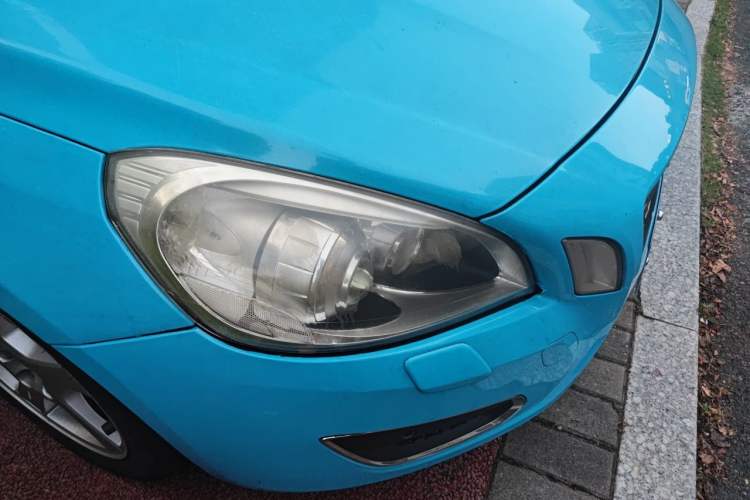 Used Volvo V60 2013 T5 Prestige Edition Right Front Headlight