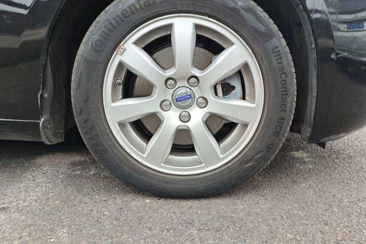 Used Volvo V60 2013 T5 Smart Edition Right Front Wheel Hub