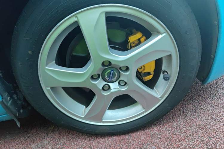 Used Volvo V60 2013 T5 Prestige Edition Right Front Wheel Hub