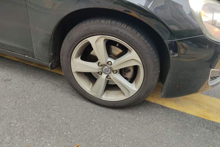 Used Volvo V60 2013 T5 Zhiya Edition Right Front Wheel Hub