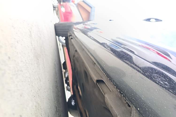 Used Volvo V60 2013 T5 Comfort Edition Right Side Sill