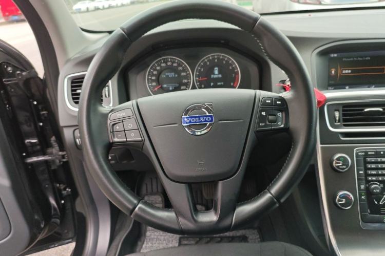 Used Volvo V60 2013 T5 Smart Edition Steering Wheel