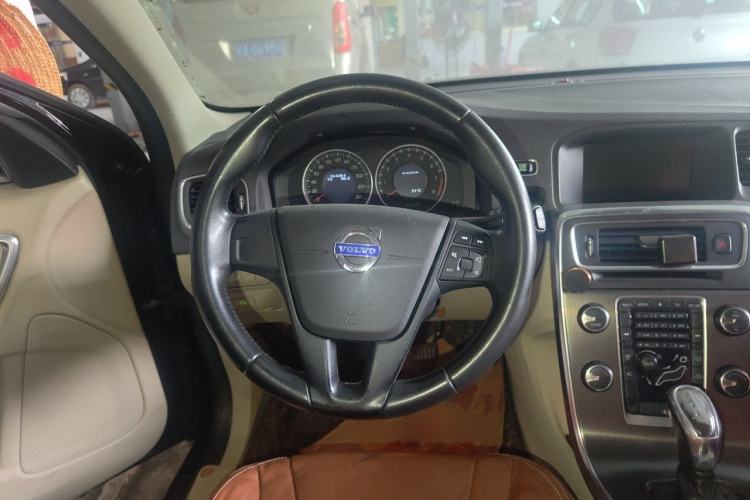 Used Volvo V60 2013 T5 Comfort Edition Steering Wheel