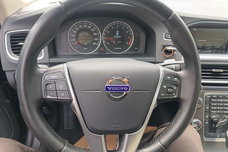 Used Volvo V60 2013 T5 Comfort Edition Steering Wheel
