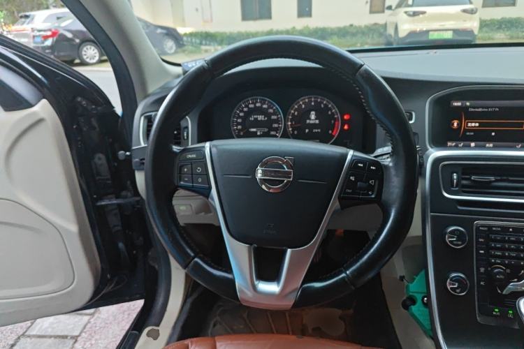 Used Volvo V60 2013 T5 Prestige Edition Steering Wheel