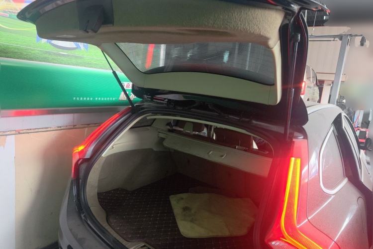 Used Volvo V60 2013 T5 Comfort Edition Trunk