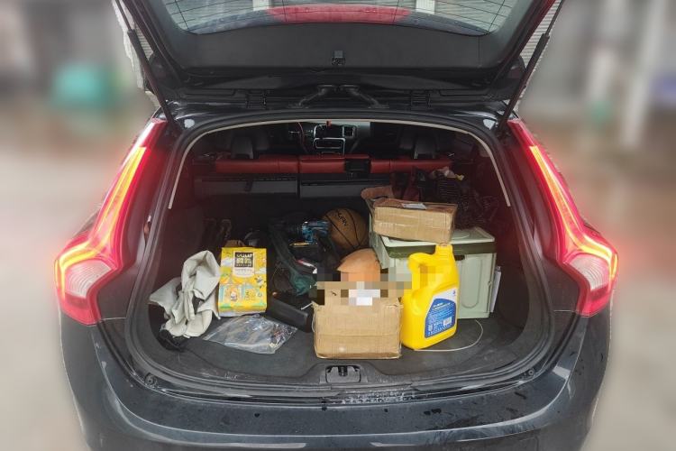 Used Volvo V60 2013 T5 Zhiya Edition Trunk