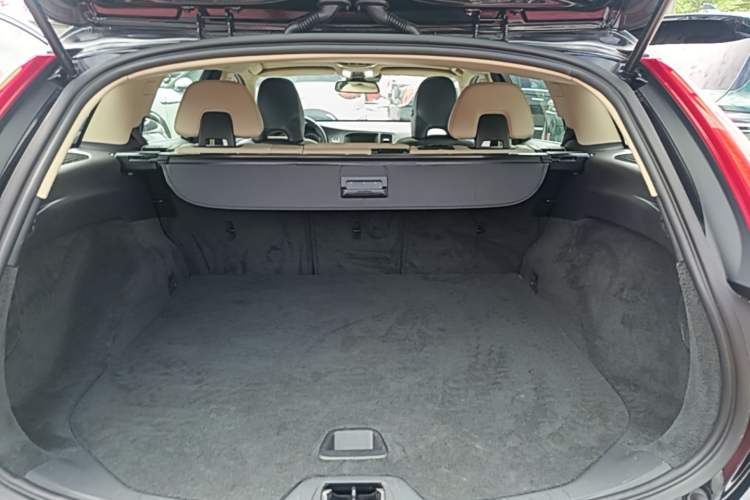 Used Volvo V60 2013 T5 Comfort Edition Trunk