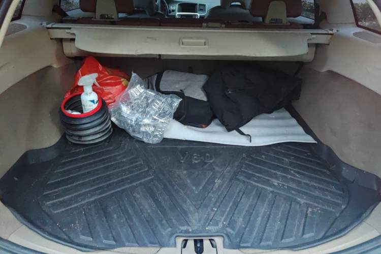 Used Volvo V60 2013 T5 Prestige Edition Trunk