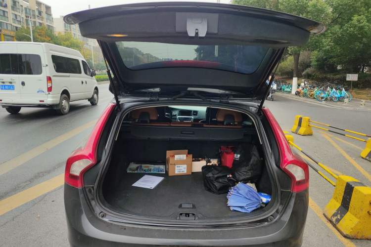 Used Volvo V60 2013 T5 Zhiya Edition Trunk