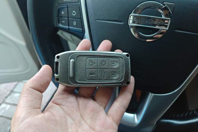 Used Volvo V60 2013 T5 Prestige Edition Vehicle Key