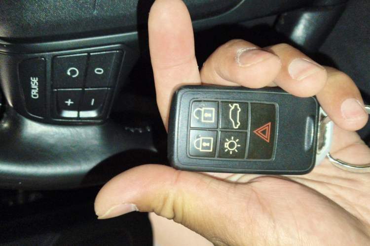 Used Volvo V60 2013 T5 Smart Edition Vehicle Key
