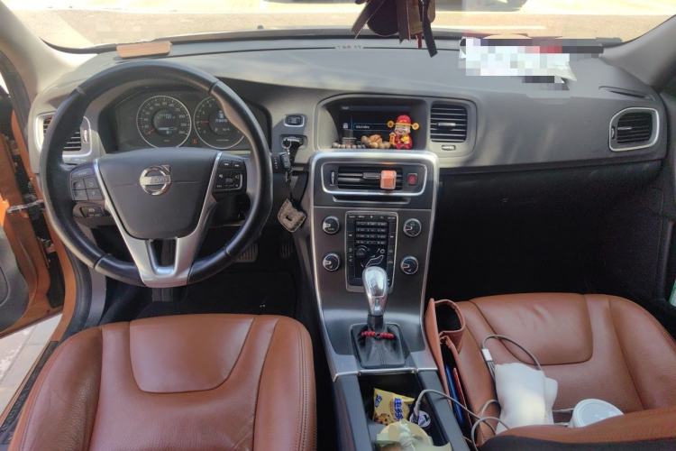 Used Volvo V60 2013 T5 Zhiya Edition Center Console