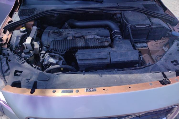 Used Volvo V60 2013 T5 Zhiya Edition Engine Bay