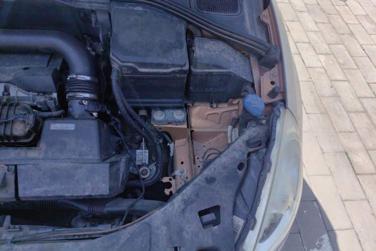 Used Volvo V60 2013 T5 Zhiya Edition Engine Bay Left