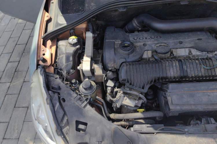 Used Volvo V60 2013 T5 Zhiya Edition Engine Bay Right