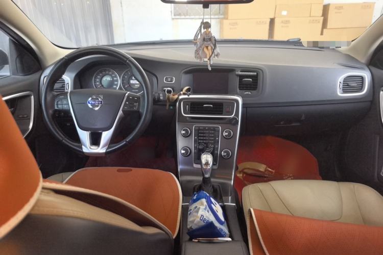Used Volvo V60 2013 T5 Zhiya Edition Center Console