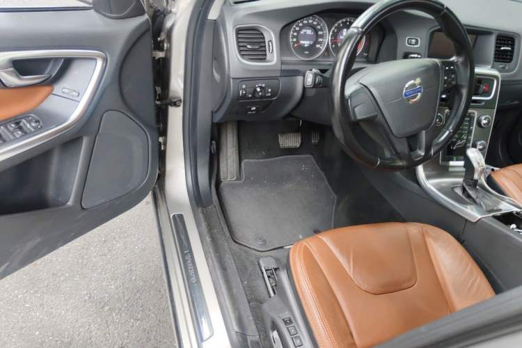Used Volvo V60 2013 T5 Comfort Edition Driver Seat