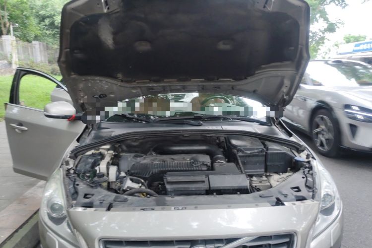 Used Volvo V60 2013 T5 Comfort Edition Engine Bay