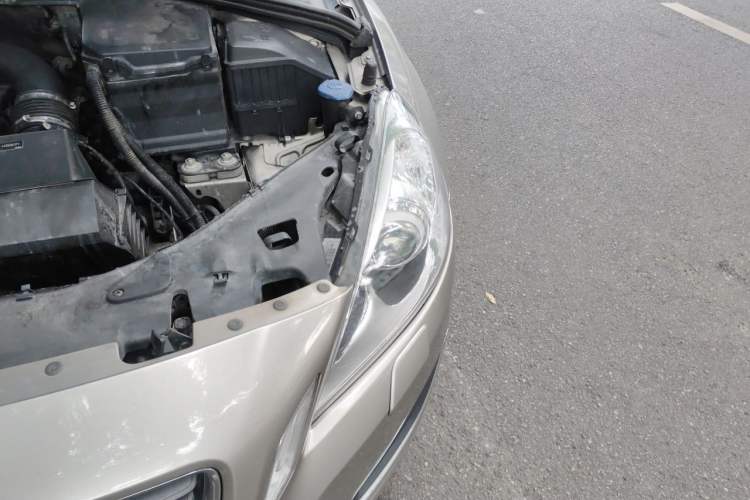 Used Volvo V60 2013 T5 Comfort Edition Engine Bay Left