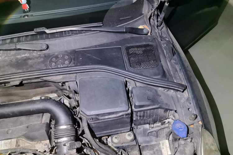 Used Volvo V60 2013 T5 Smart Edition Engine Bay Left