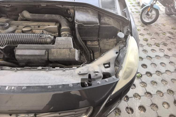 Used Volvo V60 2013 T5 Zhiya Edition Engine Bay Left