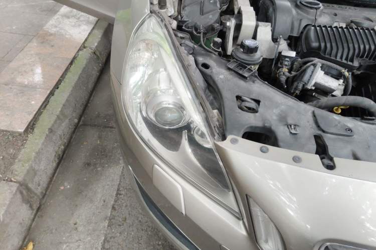Used Volvo V60 2013 T5 Comfort Edition Engine Bay Right