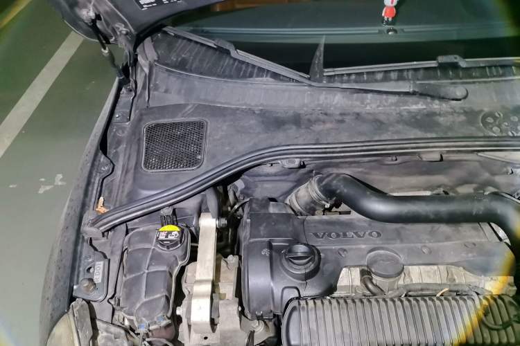 Used Volvo V60 2013 T5 Smart Edition Engine Bay Right