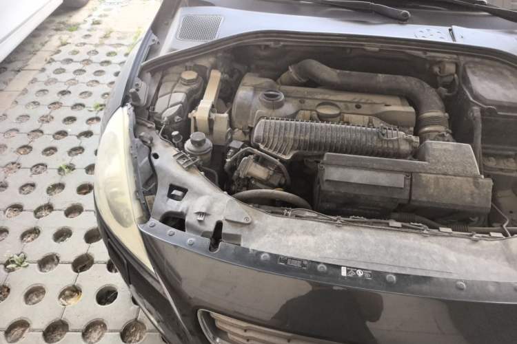 Used Volvo V60 2013 T5 Zhiya Edition Engine Bay Right