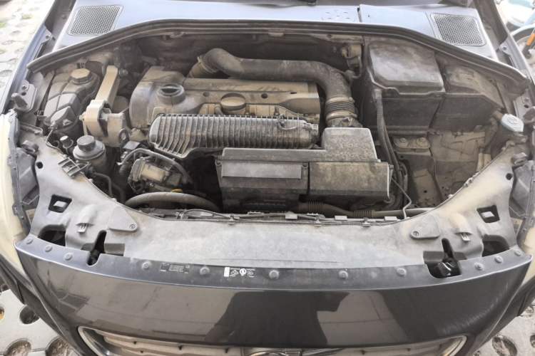 Used Volvo V60 2013 T5 Zhiya Edition Engine Bay