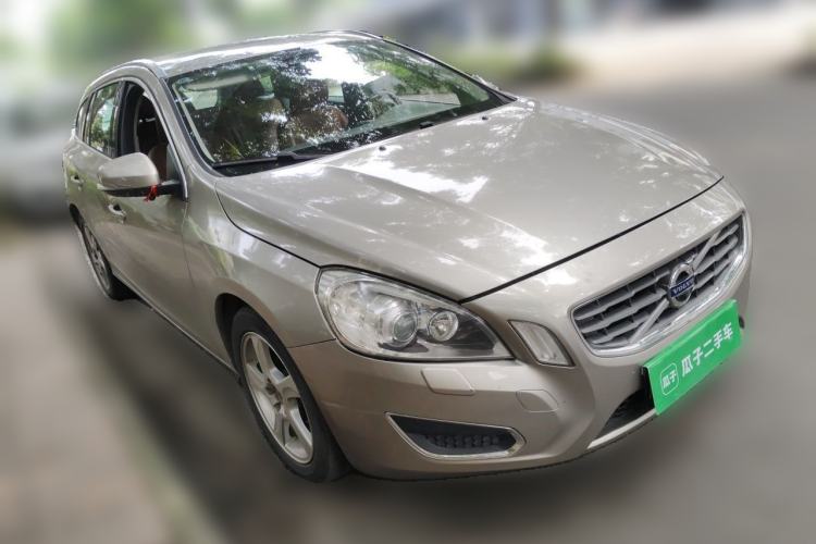 Used Volvo V60 2013 T5 Comfort Edition Front Right 45 Deg