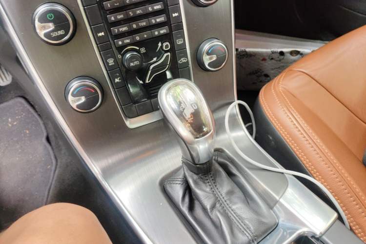 Used Volvo V60 2013 T5 Comfort Edition Gear Lever