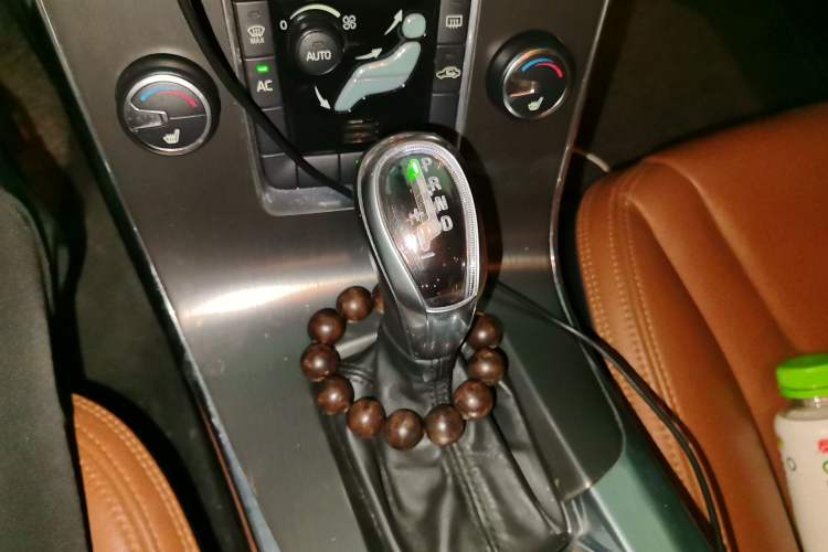 Used Volvo V60 2013 T5 Smart Edition Gear Lever
